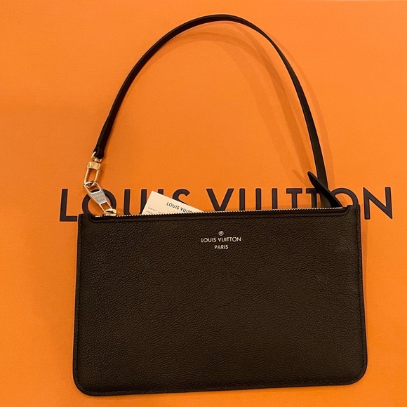 Louis Vuitton 2022 black leather Pouchette NWT - Picture 1 of 4